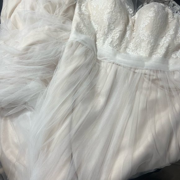 Size 22 wedding dress new with tags - Picture 5 of 7